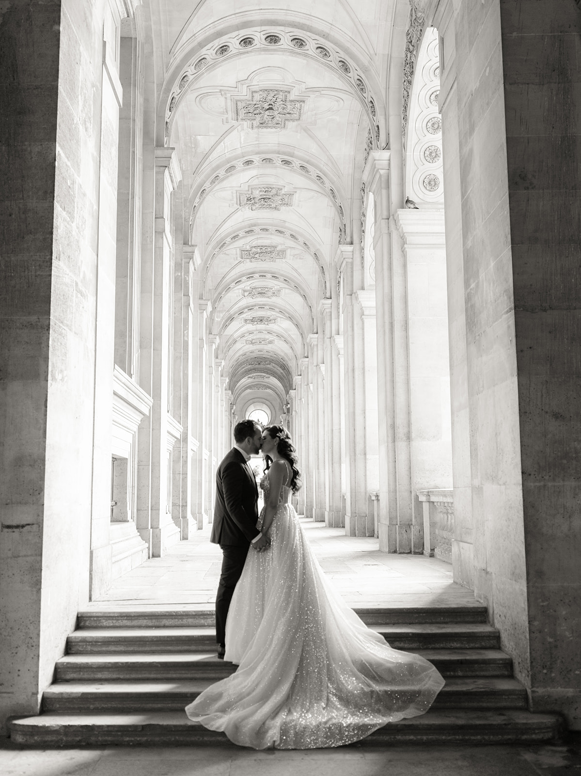 couple session in the louvre